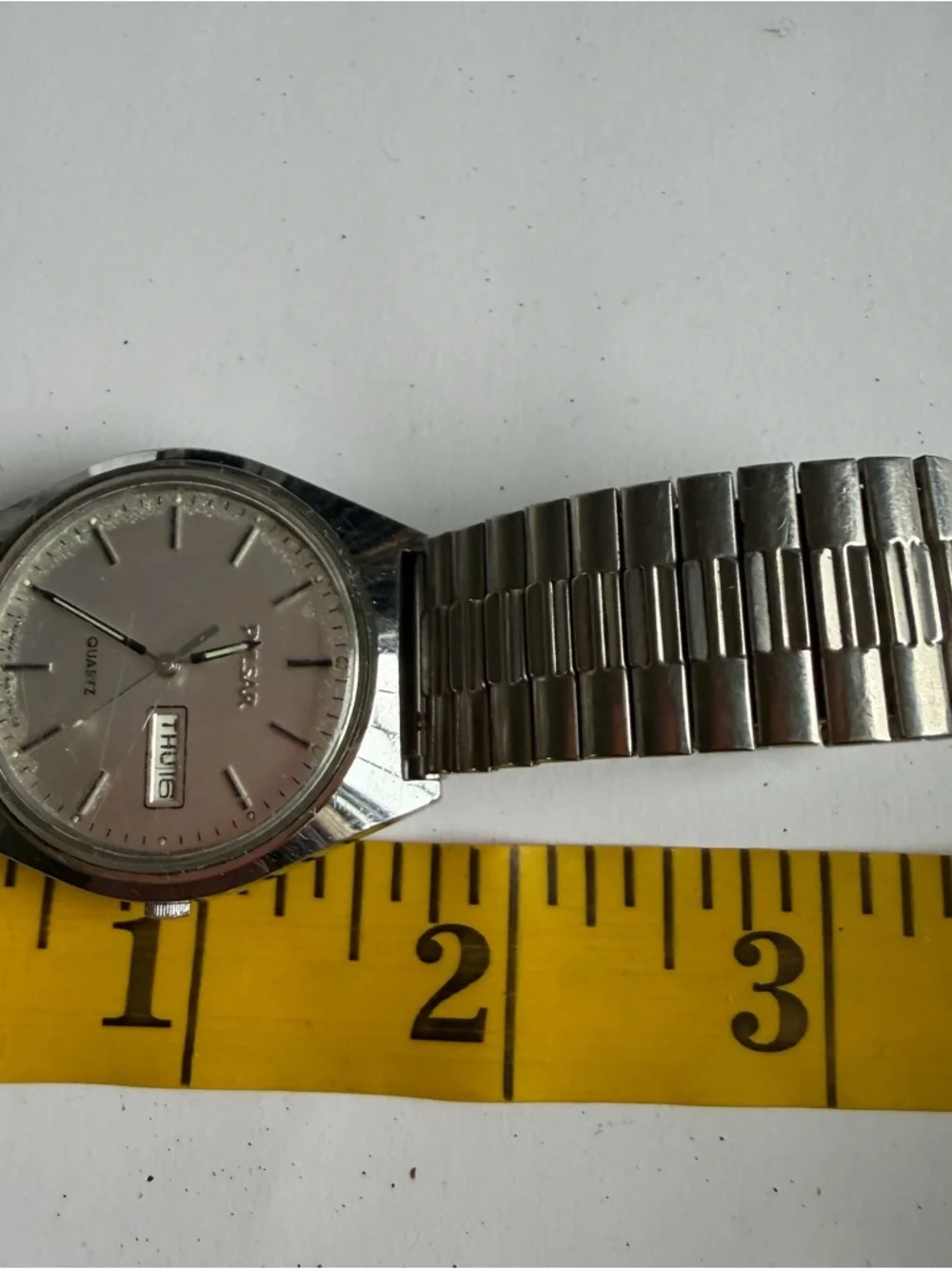 Vintage Pulsar Quartz Watch Day Date Silver Tone Stretch Band Needs Battery